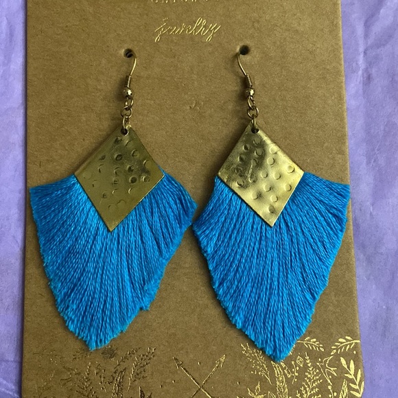 Shiraleah Jewelry - Shiraleah Selma tassel feathered metal earrings